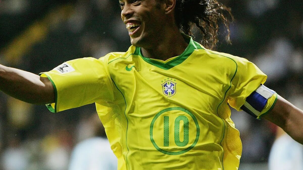 Ronaldinho sangat yakin bahwa juara tim nasional Brasil dari Piala Dunia 2022 .Ronaldo de Assis Moreira memperjuangkan tim nasional Brasil untuk memenangkan Piala Dunia 2022 di Qatar pada akhir tahun ini.